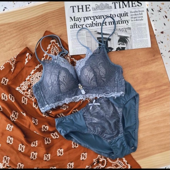 Bra & Underwear set size 32B - Picture 1 of 1